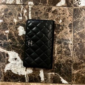 Women, Chanel wallet